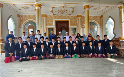 Silaturahmi Mushonif Amtsilati (Romo KH. Taufiqul Hakim) Bersama Wisudawan Amtsilati Angkatan Pertama